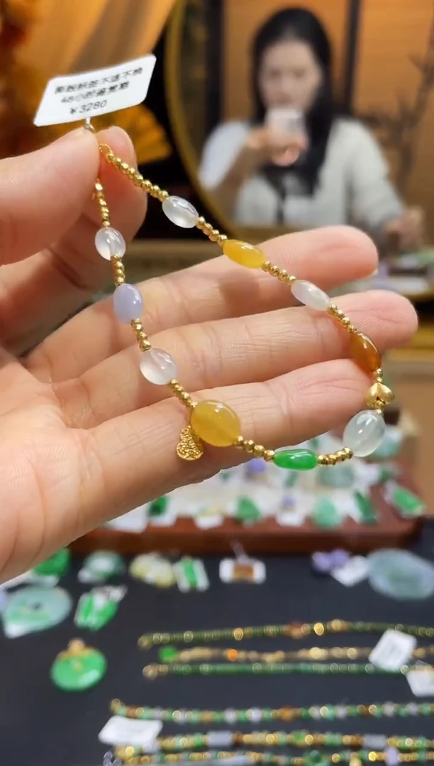 颈饰18K金镶嵌翡翠手链