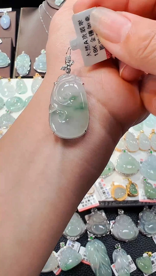 【闪购商品】翡翠颈饰18K金镶嵌如意吊坠989