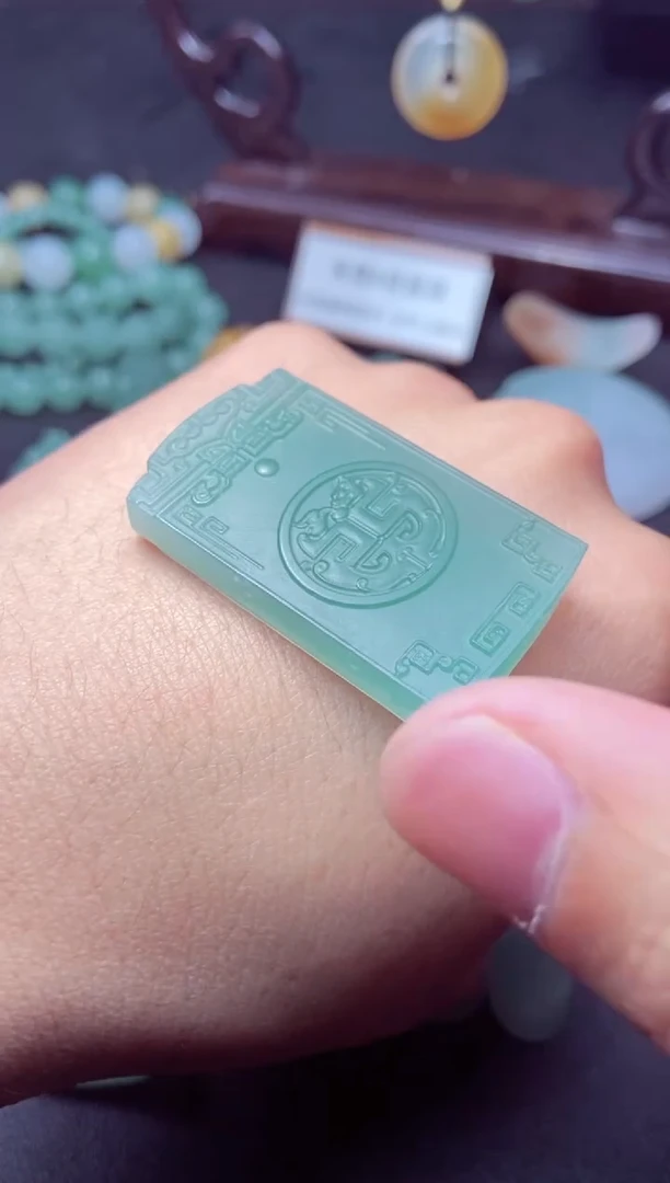 未镶嵌定制翡翠向*花未镶嵌定制翡翠a货翡翠