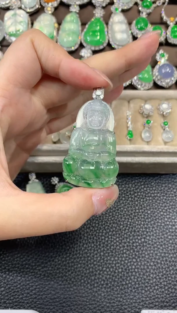吊坠(不含链)18K金镶嵌翡翠小*子C45