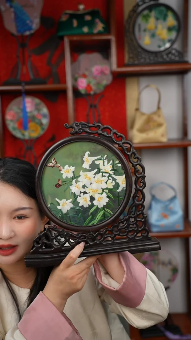 刺绣百合花绣花摆件
