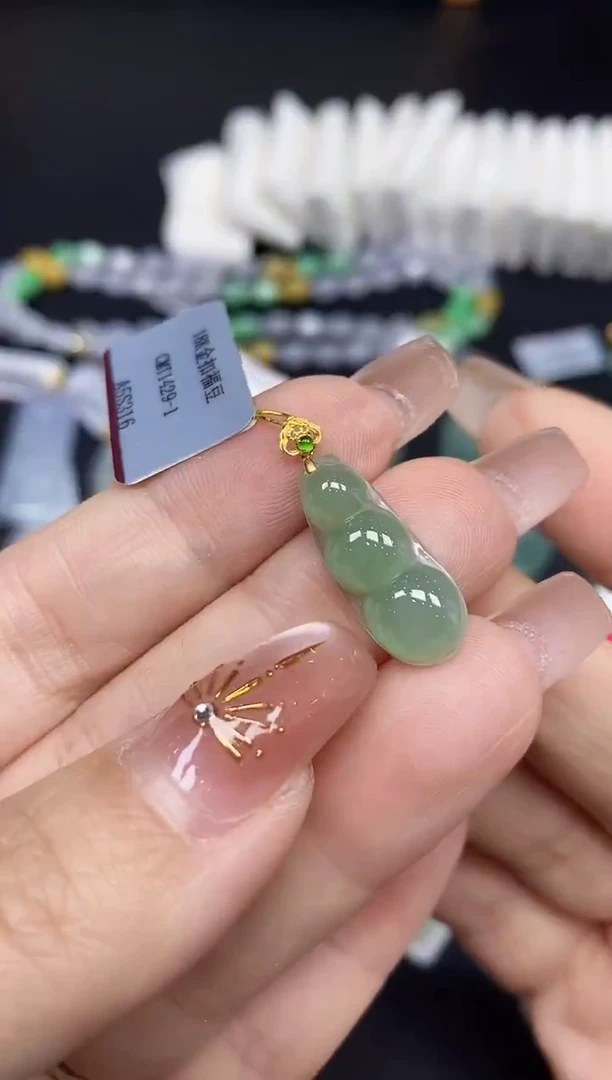 吊坠(不含链)18K金镶嵌翡翠豆子18K金扣镶嵌@@CMT1429-1