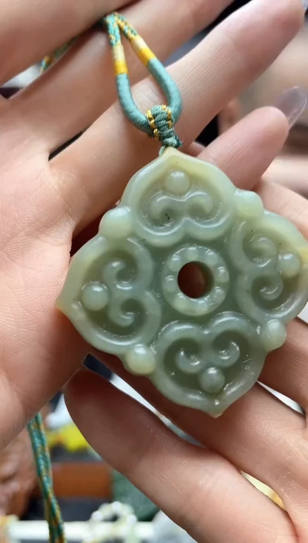 未镶嵌岫玉吊坠·