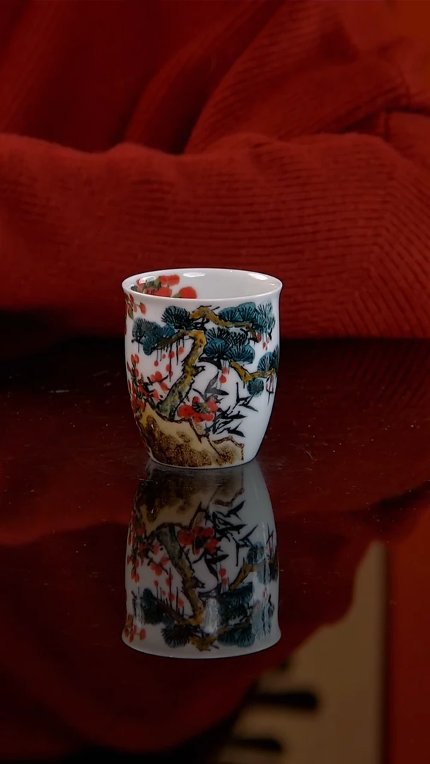 李华手绘釉中五彩松竹梅闻香杯