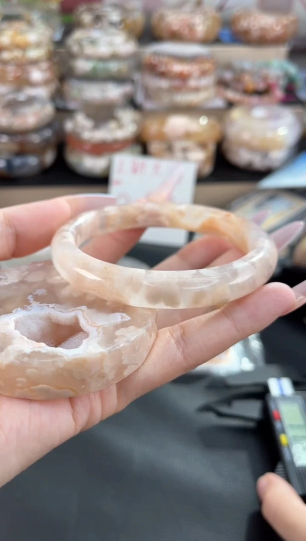 未镶嵌手镯石英质玉60