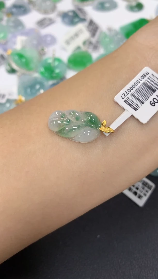 颈饰18K金镶嵌翡翠a货假一赔三支持复检百元上9元证书费自理