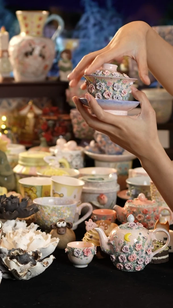 摆件陶景德镇釉下彩手绘设计师款陶瓷