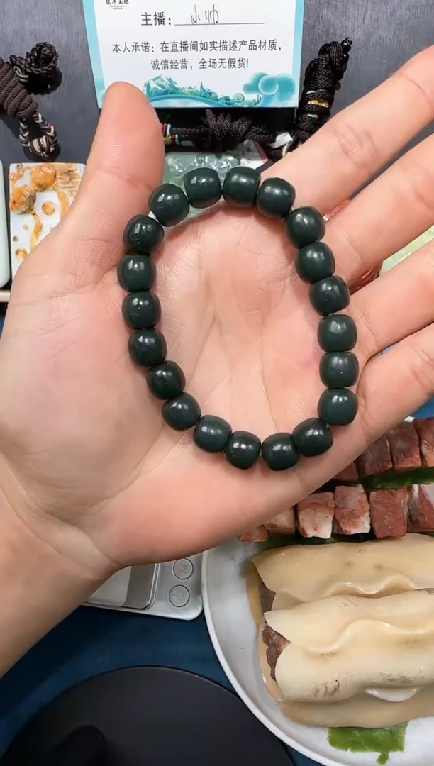 颈饰未镶嵌和田玉小***郎手串