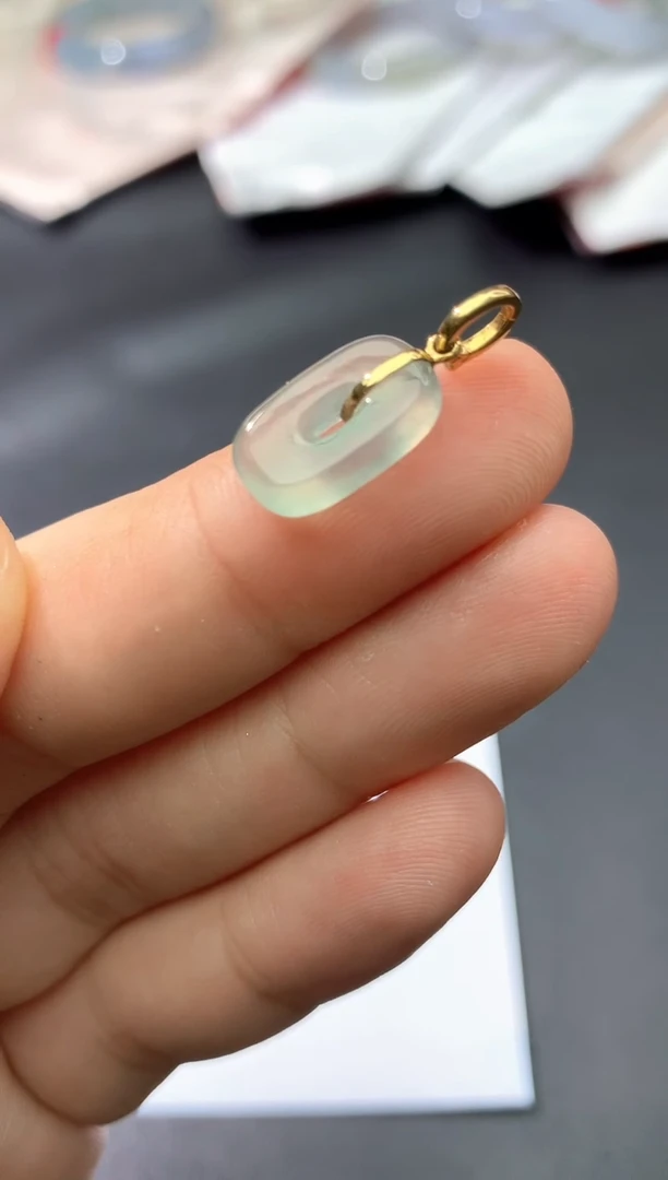 翡翠未镶嵌颈饰吊坠