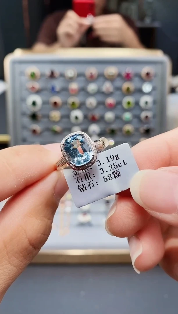 海蓝宝石戒指18K金镶嵌3.25配钻