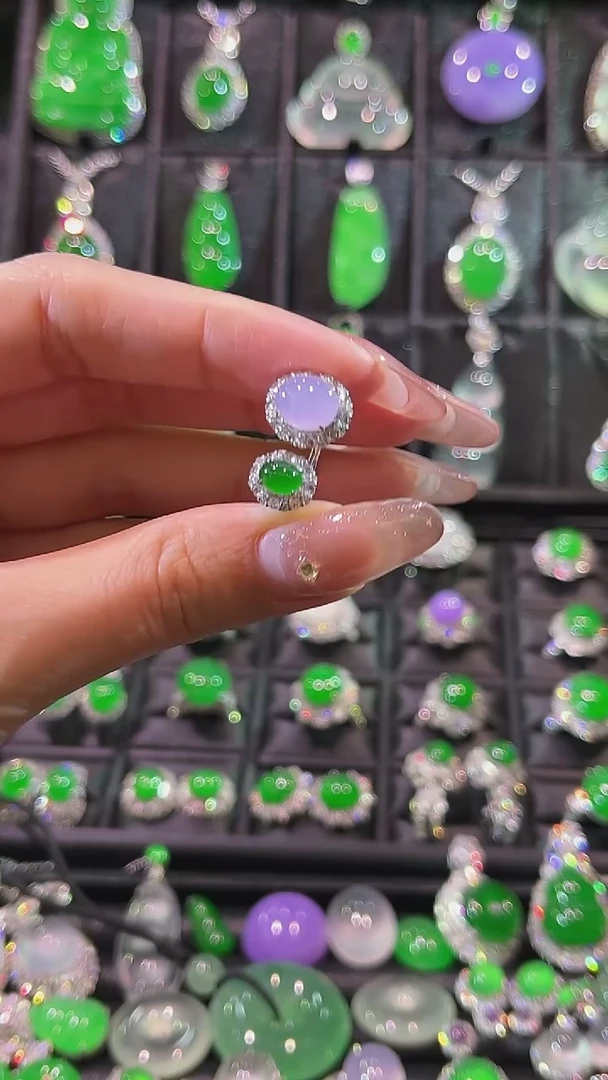 18K金镶嵌戒指翡翠戒指