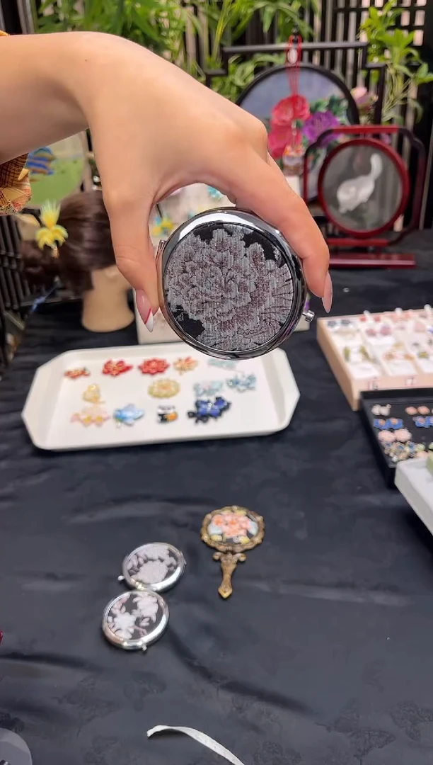 织绣不***I非遗苏绣手工饰品