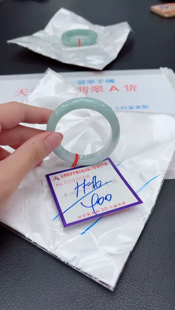 翡翠手镯未镶嵌1
