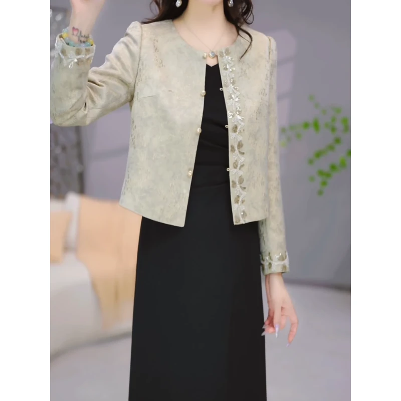 伊仟梦气质轻奢设计感刺绣时尚套装2025秋季新款减龄两件套连衣裙