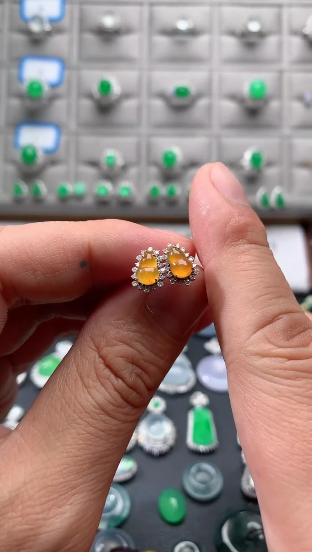 18K金镶嵌翡翠耳饰18K翡翠