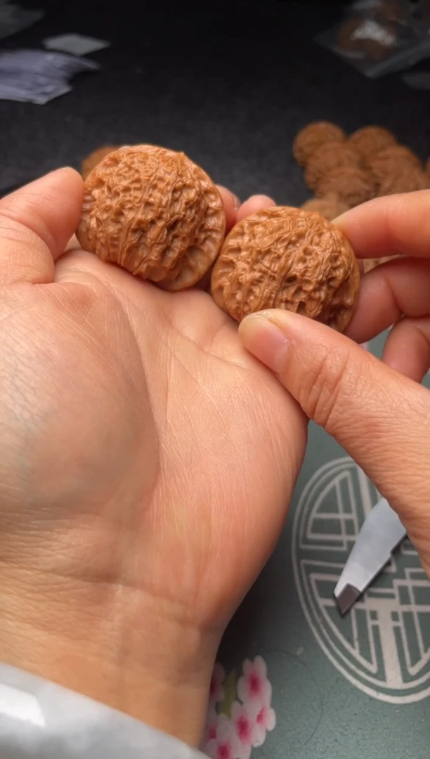 把件文玩核桃w136  血麒麟 40尺