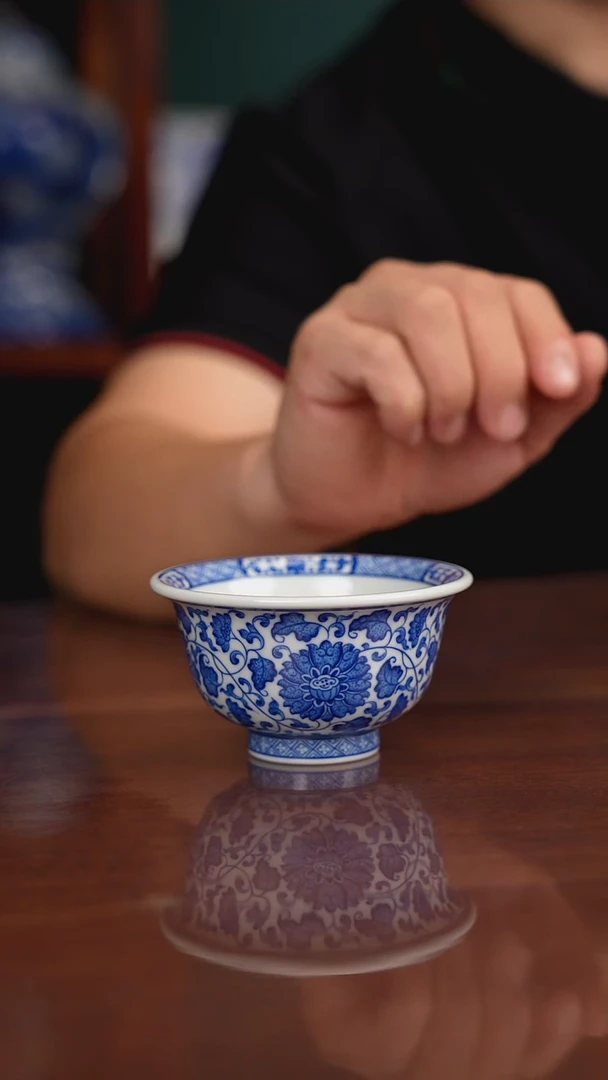 晓月窑青花缠枝压手杯