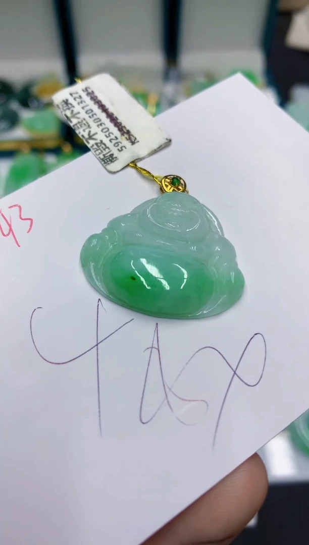 翡翠18K金镶嵌颈饰1111111111