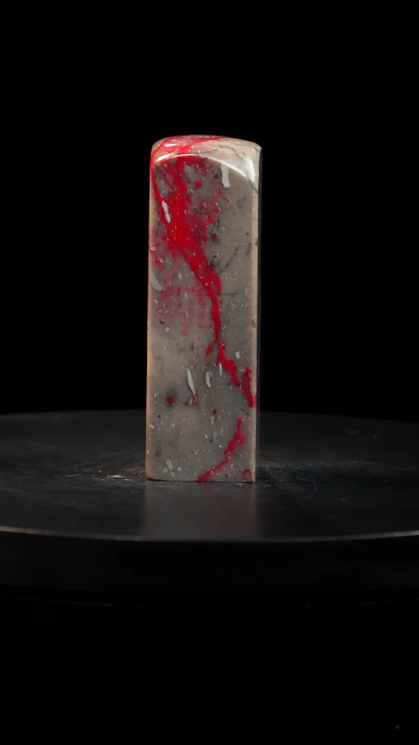 昌化石牛角鸡血石