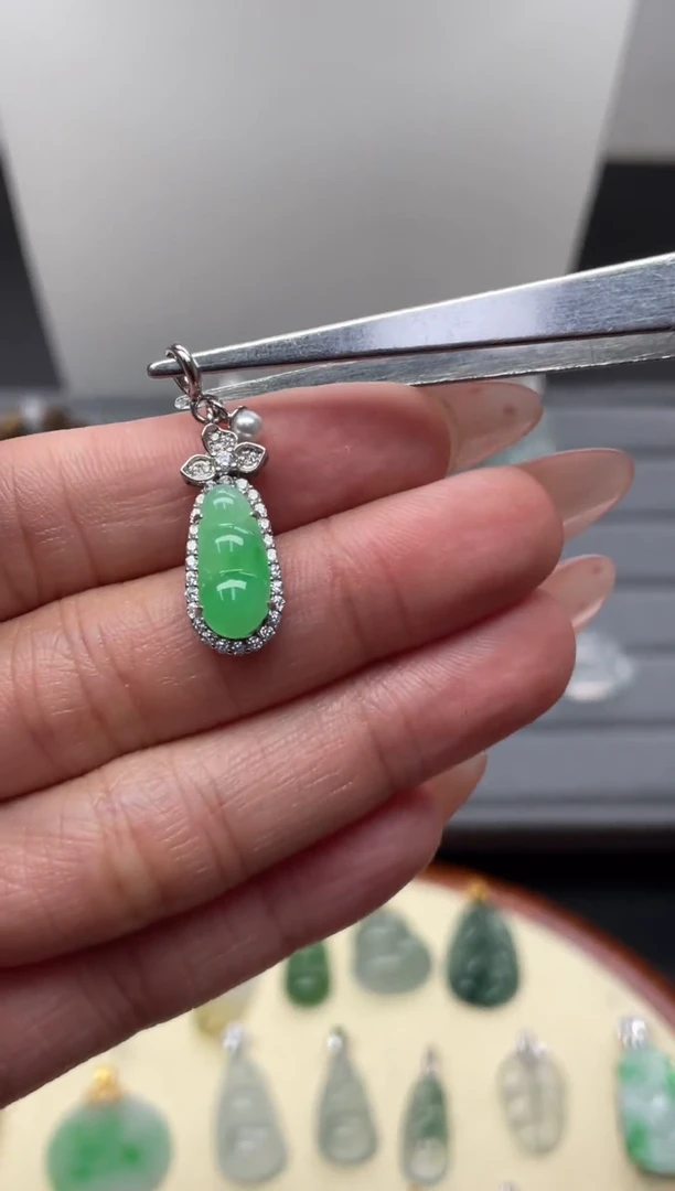 颈饰银S925镶嵌翡翠(49号链接)纯天然A货缅甸翡翠豆子吊坠