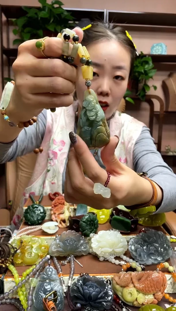 未镶嵌岫玉颈饰·