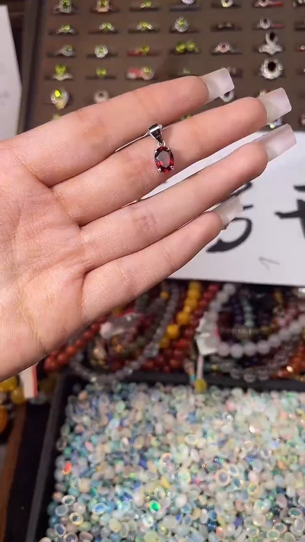 【闪购商品】石榴石颈饰银S925镶嵌石榴石