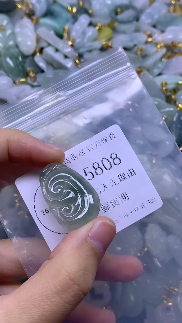 颈饰未镶嵌翡翠1