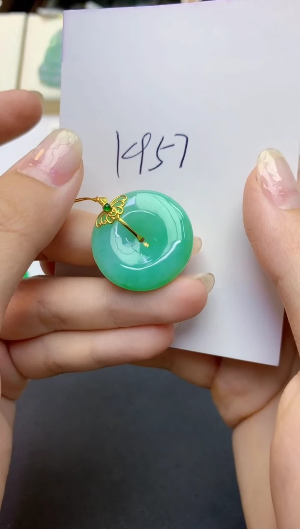 翡翠18K金镶嵌颈饰天然缅甸A货翡翠