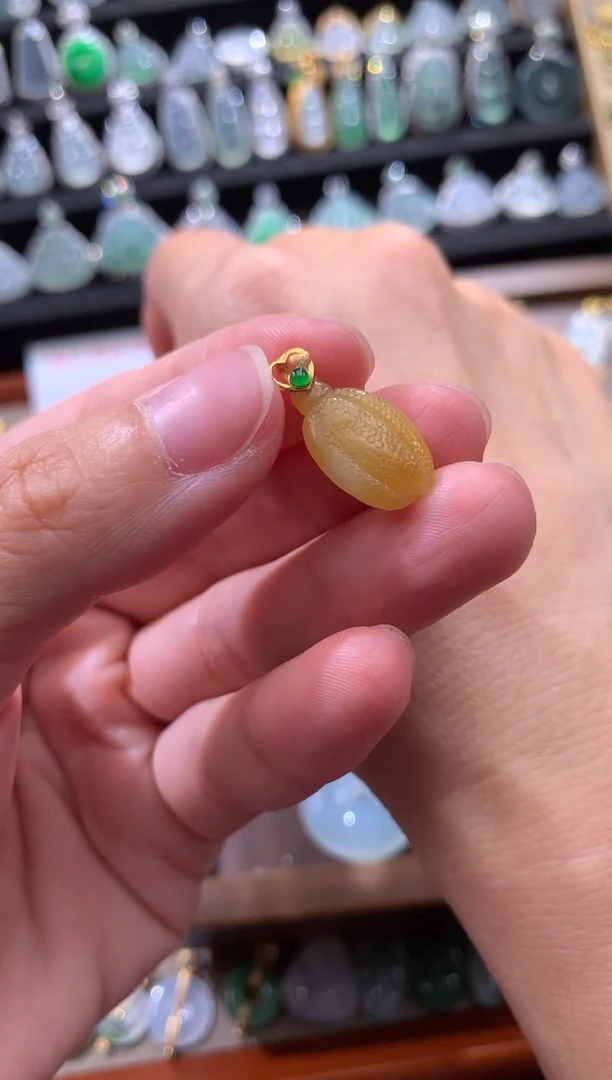 颈饰18K金镶嵌翡翠翡翠