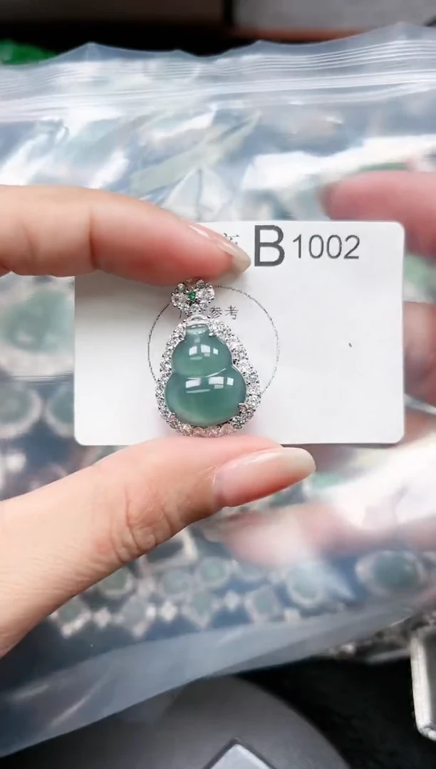 【闪购商品】翡翠颈饰未镶嵌1002赠皮绳