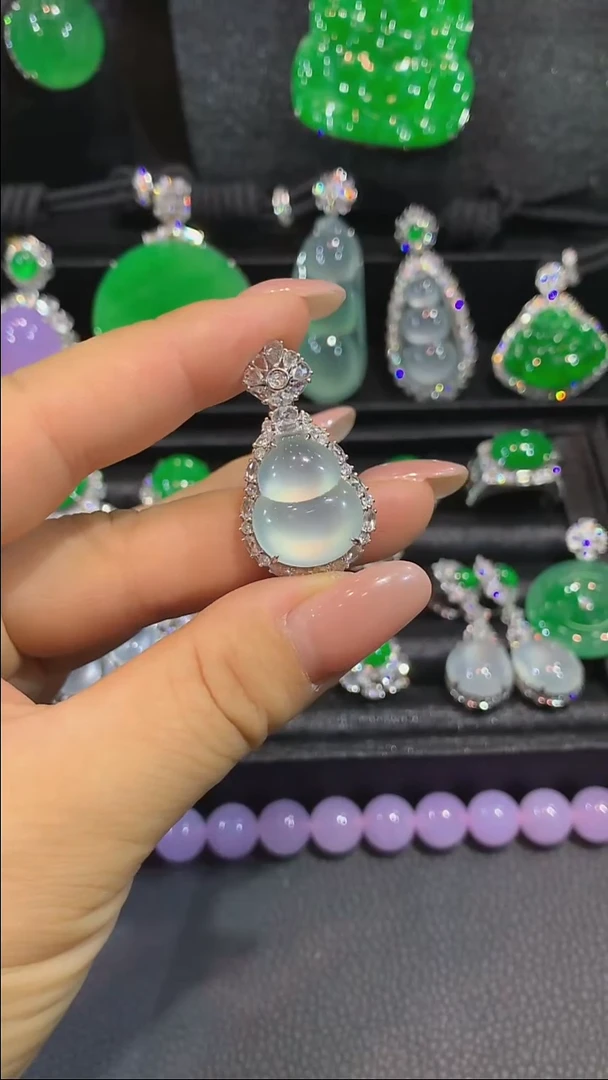 吊坠(不含链)18K金镶嵌翡翠吊坠