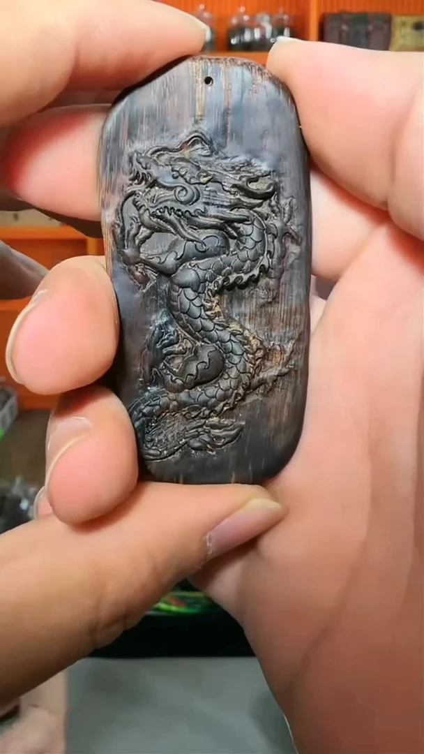 沉香吊坠214号生肖龙+镶嵌多样性发一