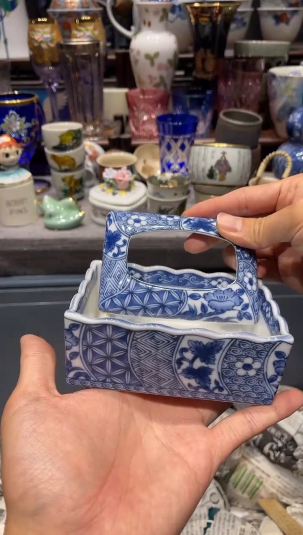 瓷片龙峰青花纸巾盒