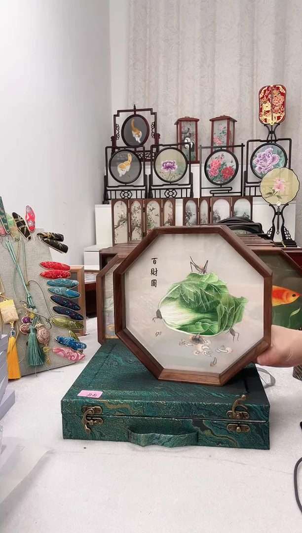 扇子苏绣作品手工摆台