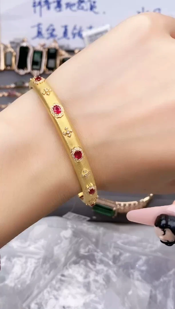 18K金镶嵌手镯红宝石-专柜-