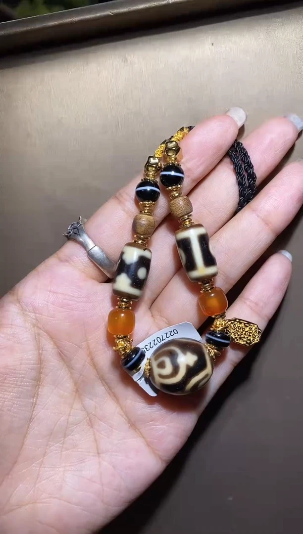 玛瑙/玉髓（覆膜）颈饰未镶嵌X