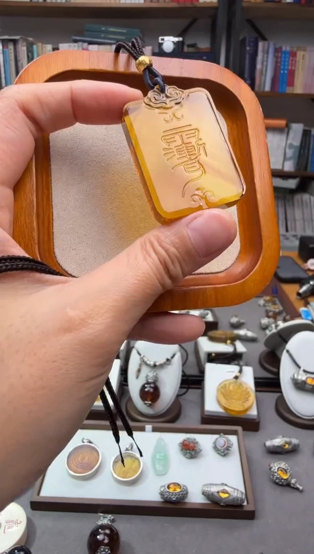 未镶嵌颈饰琥珀紫微讳吊坠