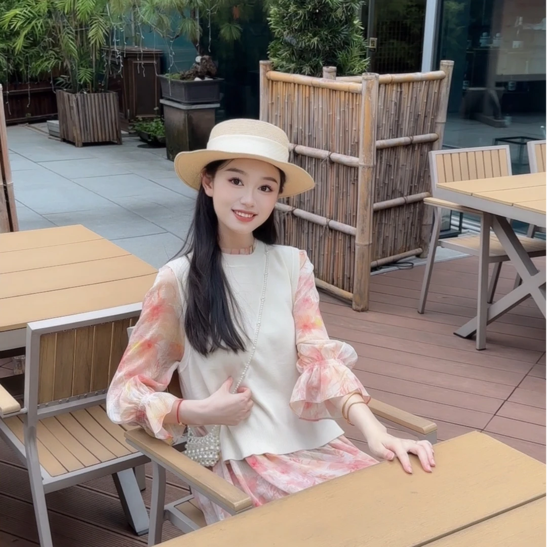 GIRDEAR/哥弟【一封情书】绵羊毛造型后背开叉针织马甲无袖 1399701