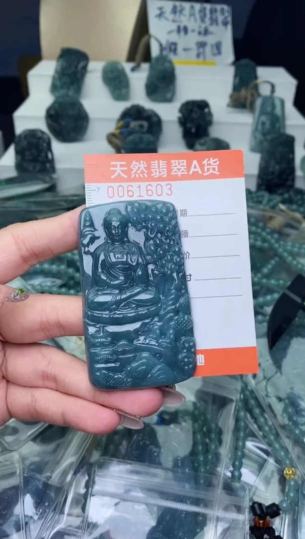 翡翠未镶嵌颈饰