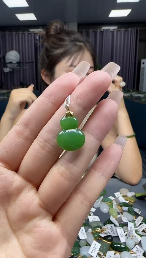 和田玉18K金镶嵌挂件1