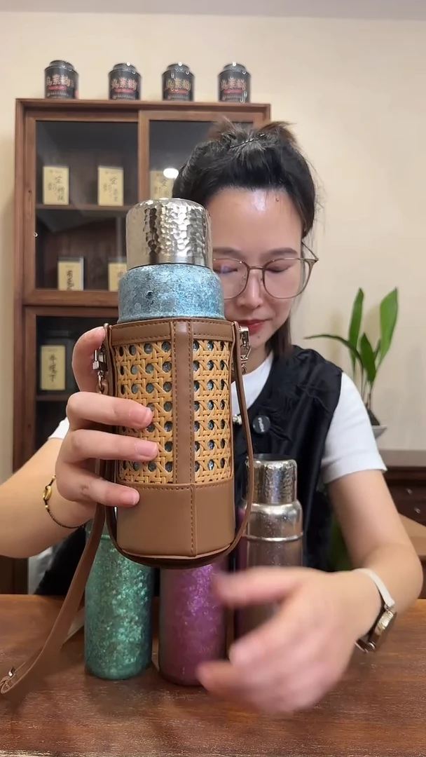 600毫升蓝色纯钛+编织杯套