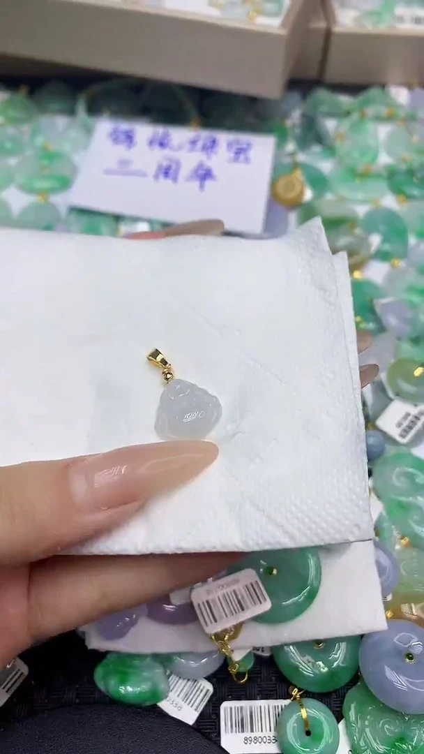 翡翠未镶嵌颈饰天然缅甸A货翡翠