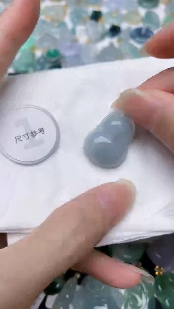 颈饰18K金镶嵌翡翠天然A货翡翠