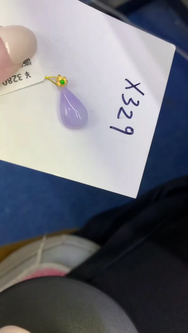 颈饰18K金镶嵌翡翠缅甸天然翡翠A货