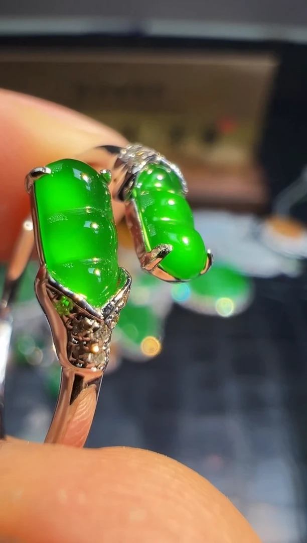 【闪购商品】翡翠戒指18K金镶嵌翡翠回流