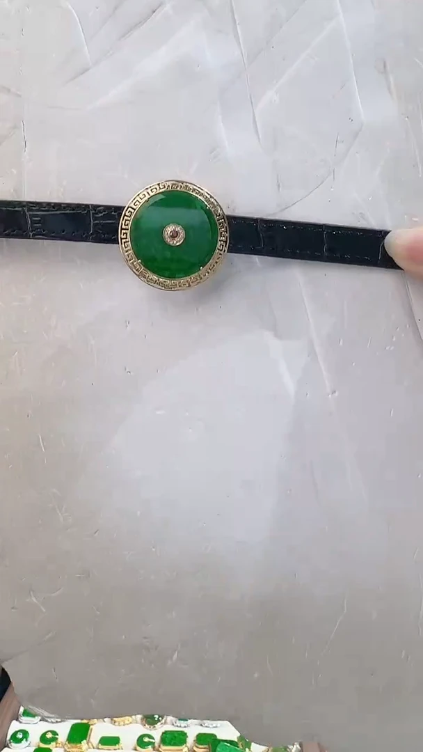 颈饰18K金镶嵌翡翠88888888