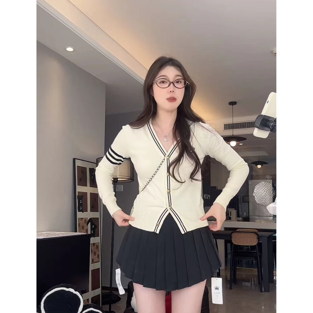 小香风V领针织开衫女2025春季新款独特超好看修身短款毛衣外套潮