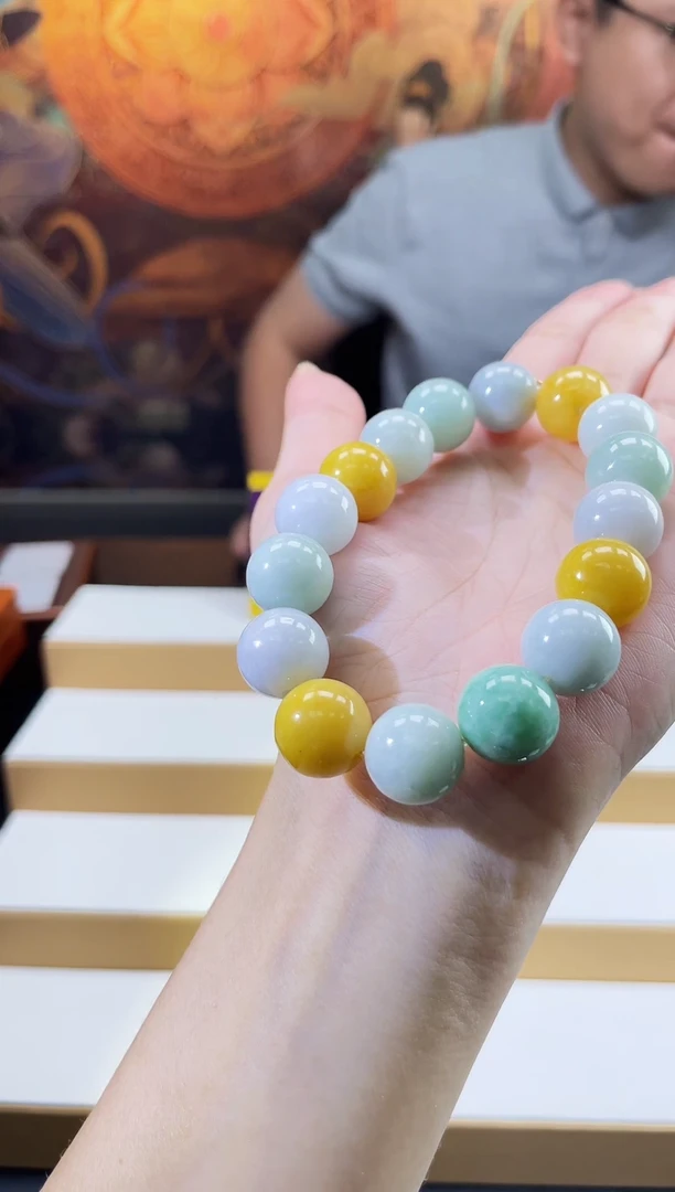 翡翠未镶嵌颈饰多样性发其一