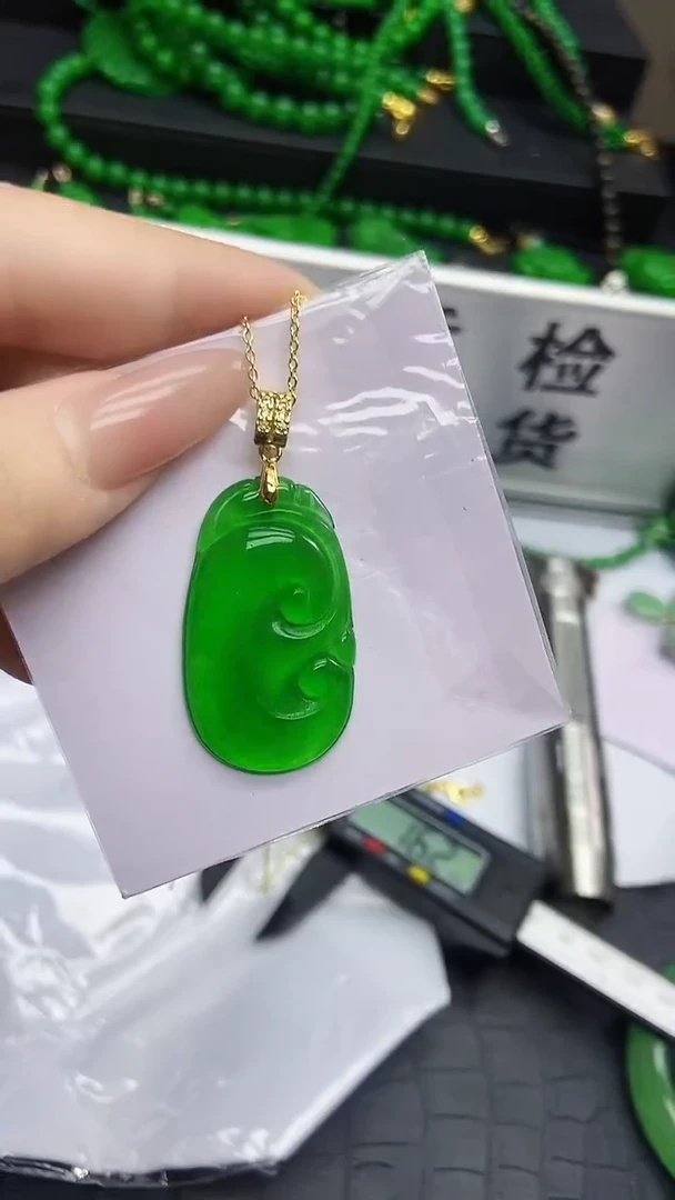 吊坠(赠链)未镶嵌翡翠翡翠满绿如意吊坠h186