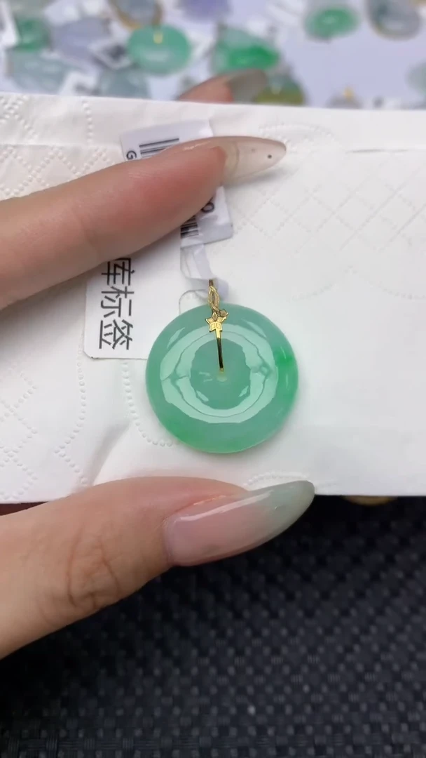 翡翠18K金镶嵌颈饰天然翡翠a货
